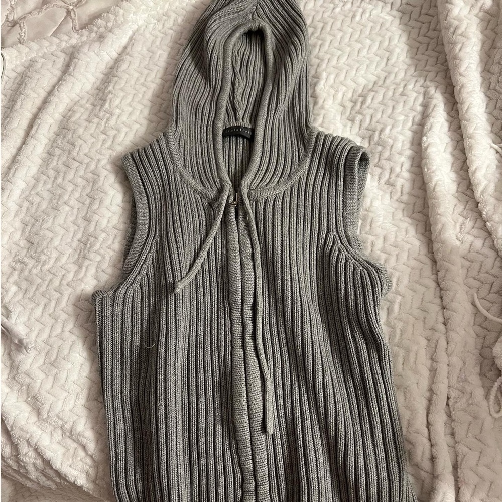 grey knitted like sleeveless hoodie